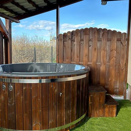 Caloroczny Domek Nad Jeziorem - Balia Z Jacuzzi Villa Balewo  Luaran gambar