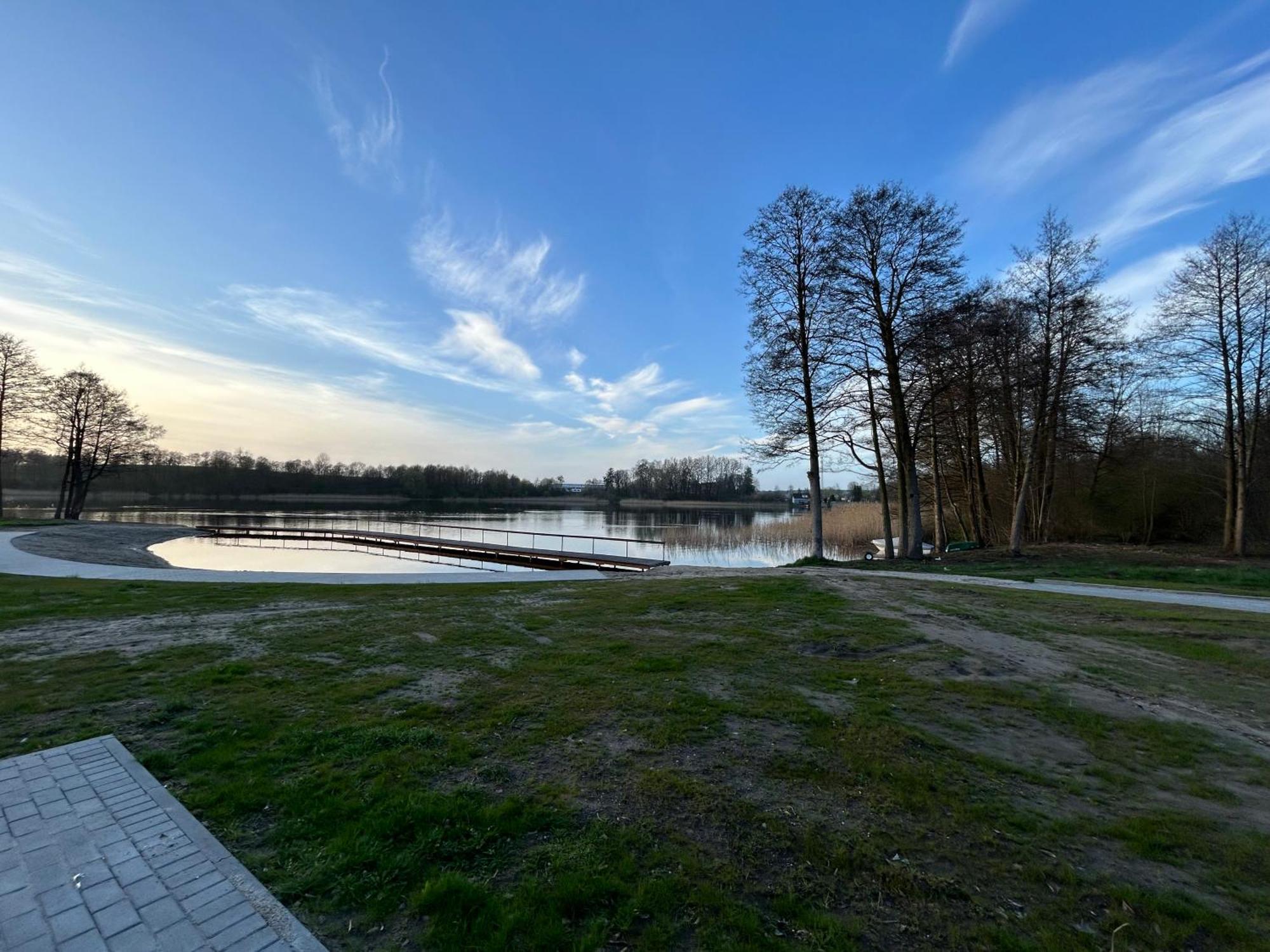 Caloroczny Domek Nad Jeziorem - Balia Z Jacuzzi Villa Balewo  Luaran gambar